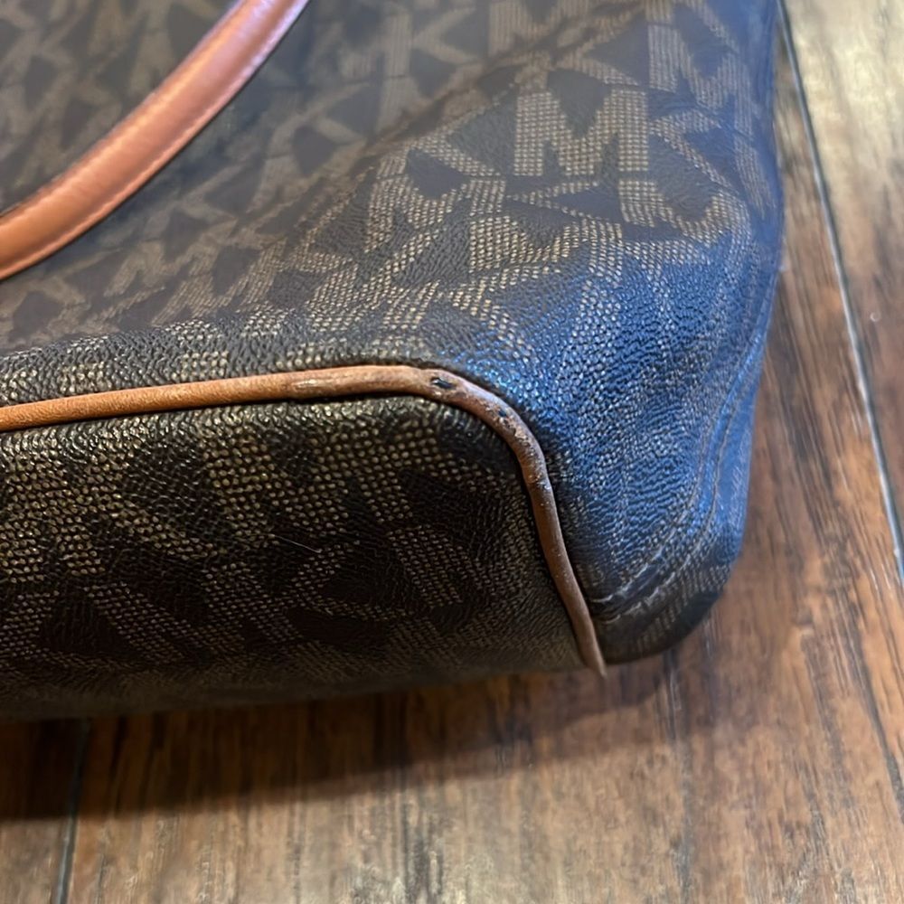 Michael Kors Signature Brown Tote Bag
Shoulder Bag big in GUC - Picture 4 of 12